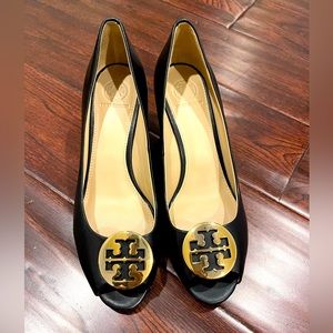 Brand new Tory Burch Benton 85MM Wedge Nappa Leather Shoes sz 7.5 in black